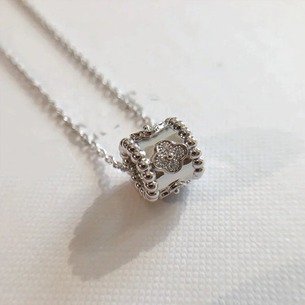 CLOVER SILVER NECKLACE