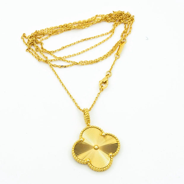 VINTAGE CLOVER PENDANT NECKLACE GOLD